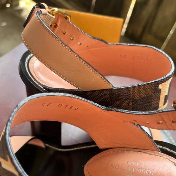Louis Vuitton Passenger Sandal 10cm - Picture 4 of 6